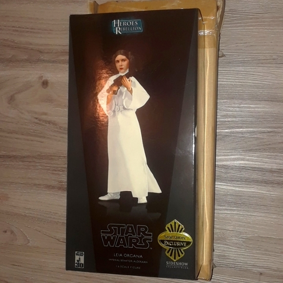 Sideshow Collectibles Exclusive STAR WARS Princess Leia Organa 1/6 Scale Figure - Picture 1 of 4